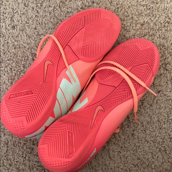 Nike Mericurial Indoor Turf Shoes - Picture 3 of 3